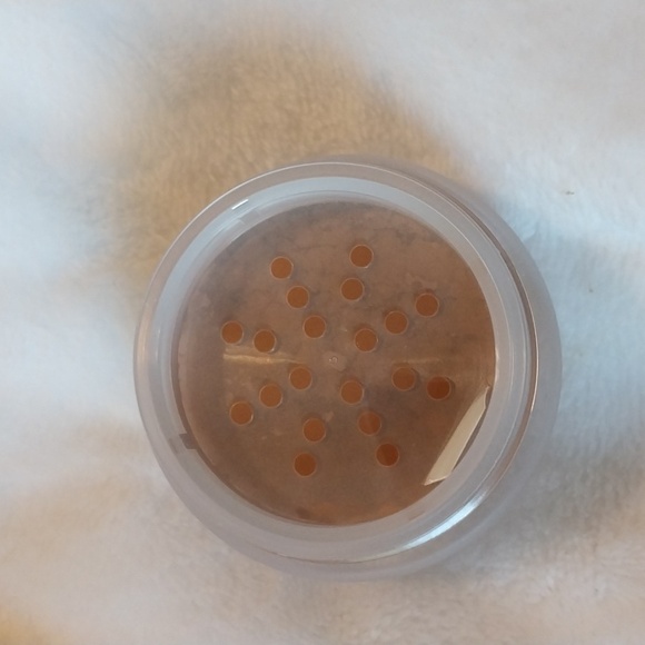 One Size Setting Powder - Picture 3 of 3